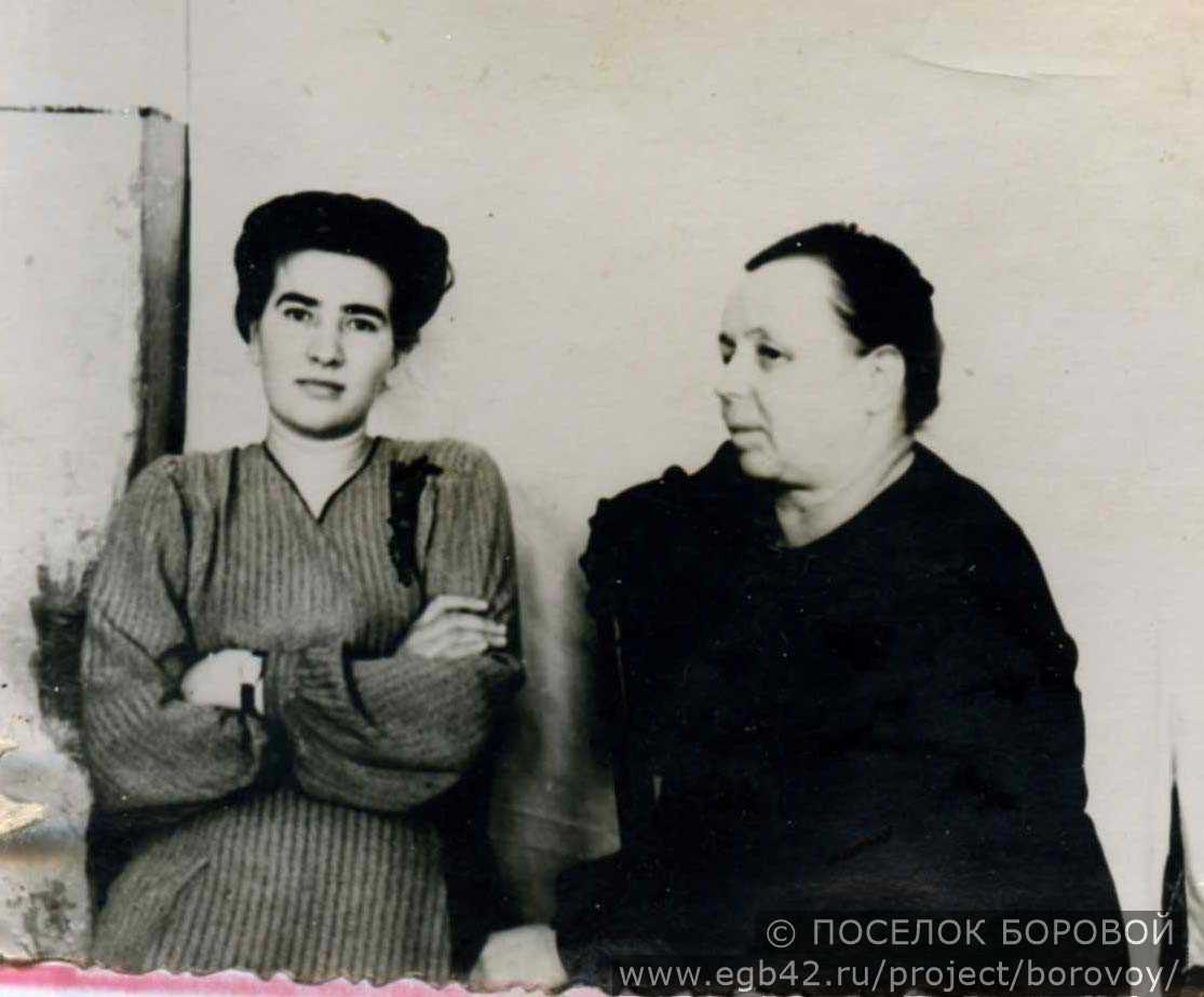 Евдокия Ивановна Сушенцова (завуч) и Елена Семеновна, воспитатель